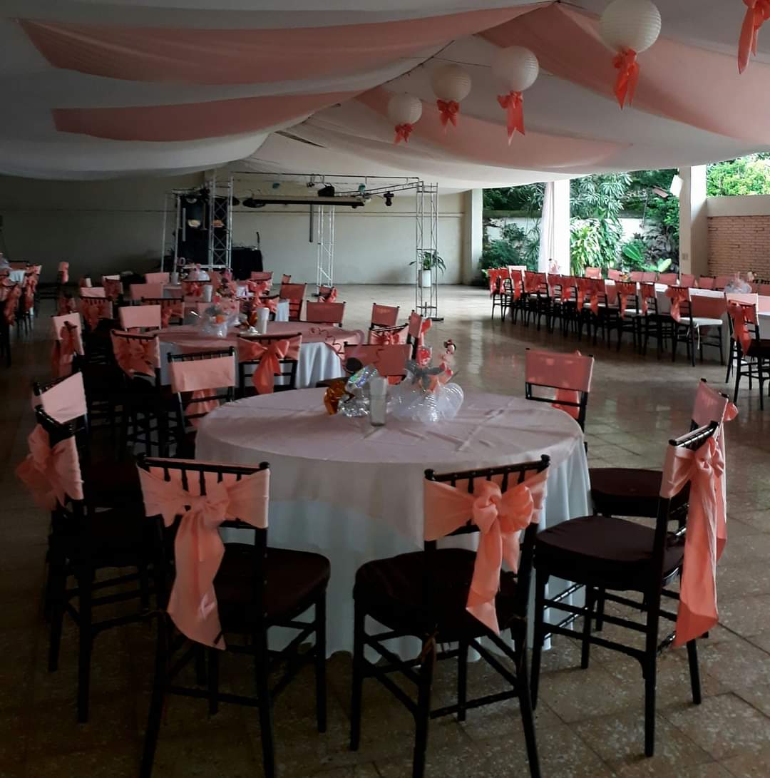 Multi-Commercial Opportunity in Santa Ana – Ideal for Business Strategic location for offices, clinics, restaurants, events, and more. Also functions as a home.
