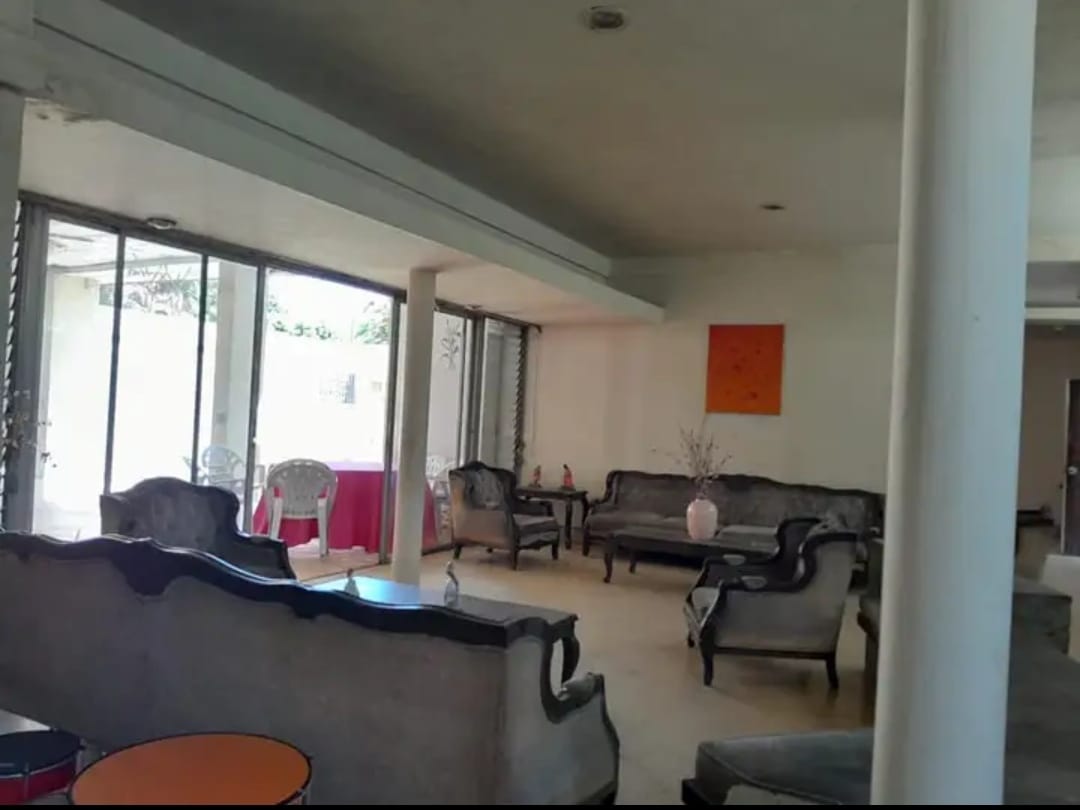 Multi-Commercial Opportunity in Santa Ana – Ideal for Business Strategic location for offices, clinics, restaurants, events, and more. Also functions as a home. - Image 2