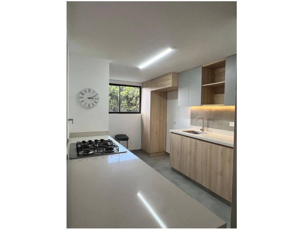 4 Bed Condo Balsos Poblado - Image 9