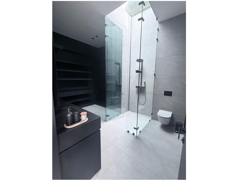 Luxury in the higher ups of El Poblado - Image 9