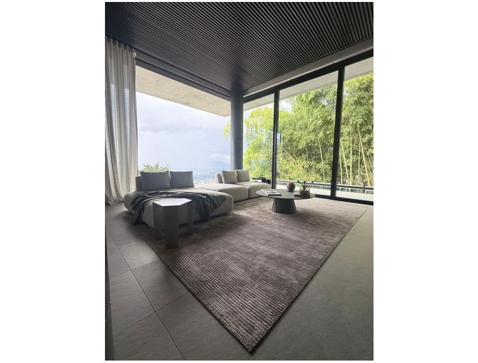 Luxury in the higher ups of El Poblado - Image 11
