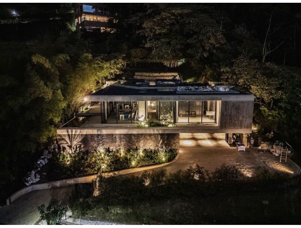 Luxury in the higher ups of El Poblado - Image 17