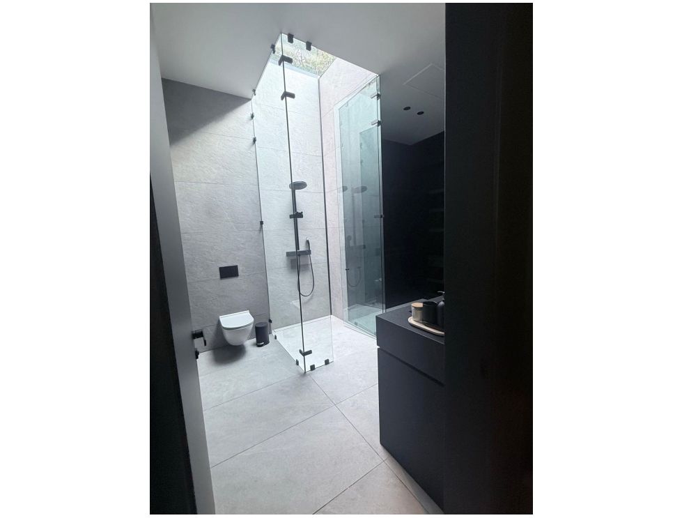 Luxury in the higher ups of El Poblado - Image 13