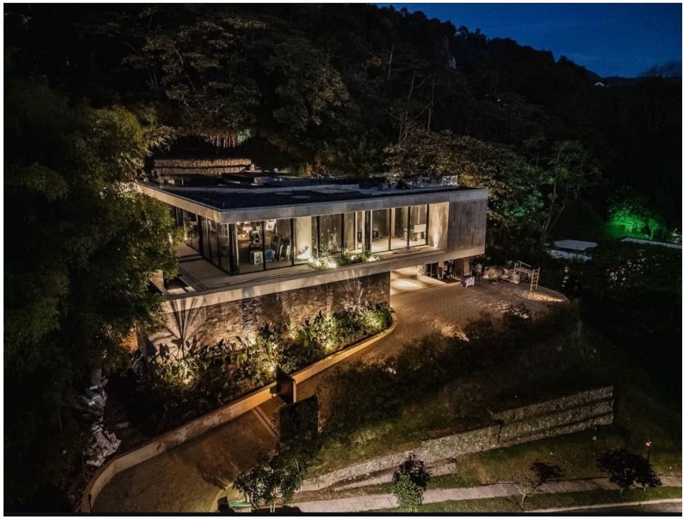 Luxury in the higher ups of El Poblado - Image 18