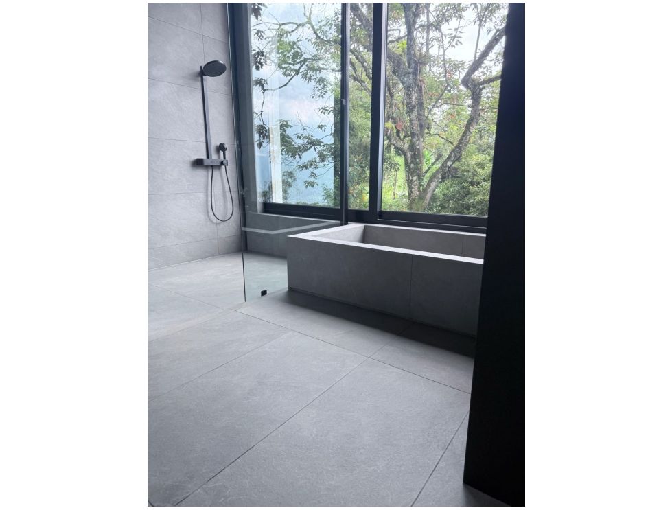 Luxury in the higher ups of El Poblado - Image 7