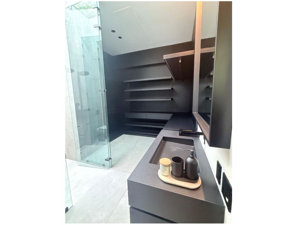 Luxury in the higher ups of El Poblado - Image 10