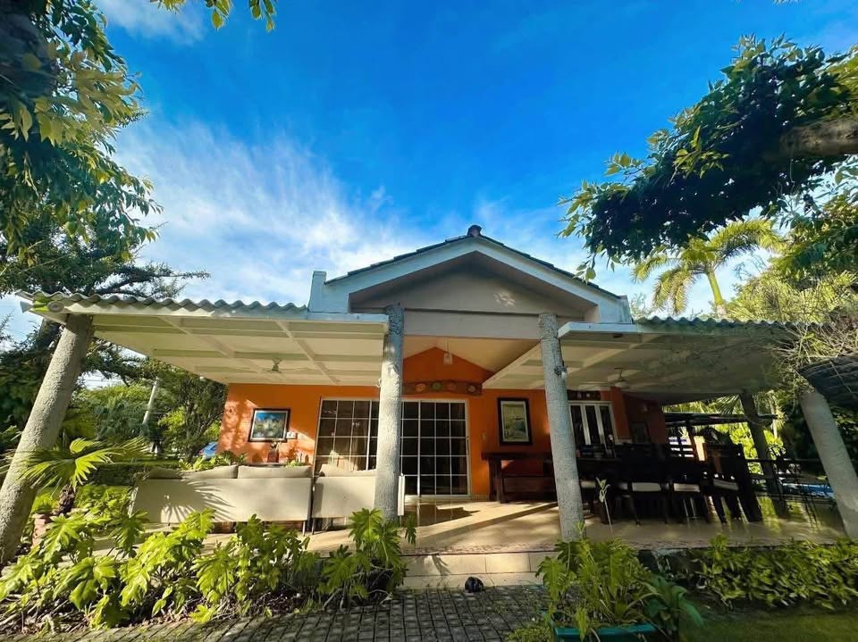 BEACH HOUSE FOR SALE, ACAJUTLA EL SALVADOR