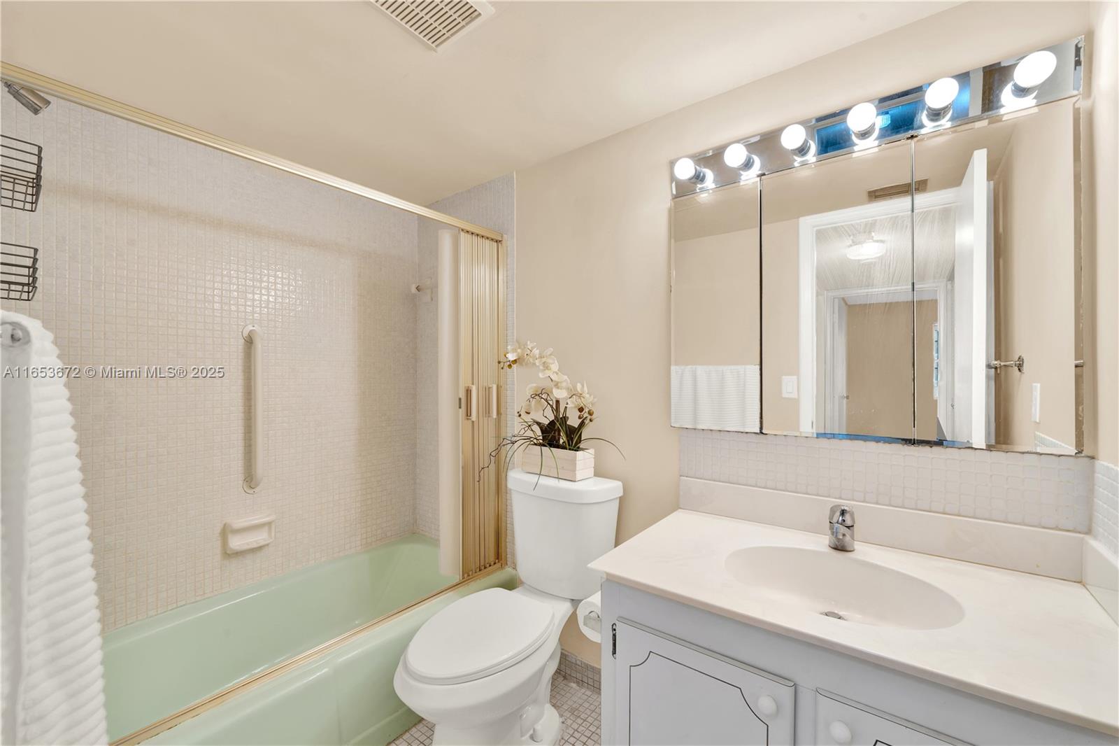 Florida Coastal Corner Condo with Modern Upgrades – Steps from the Intracoastal! - Thumbnail 9