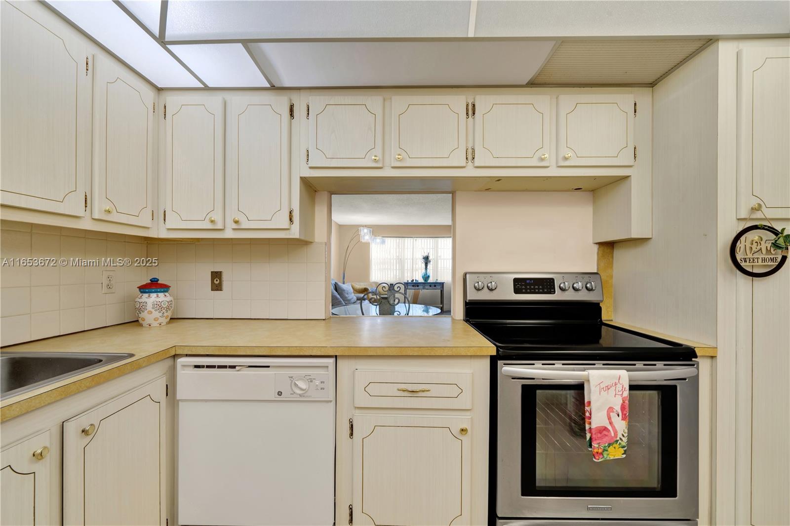 Florida Coastal Corner Condo with Modern Upgrades – Steps from the Intracoastal! - Thumbnail 7