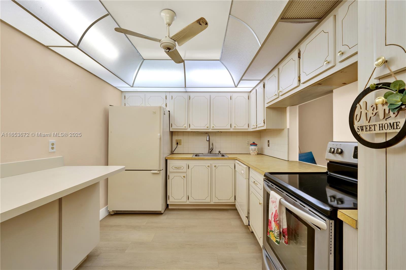 Florida Coastal Corner Condo with Modern Upgrades – Steps from the Intracoastal! - Thumbnail 6