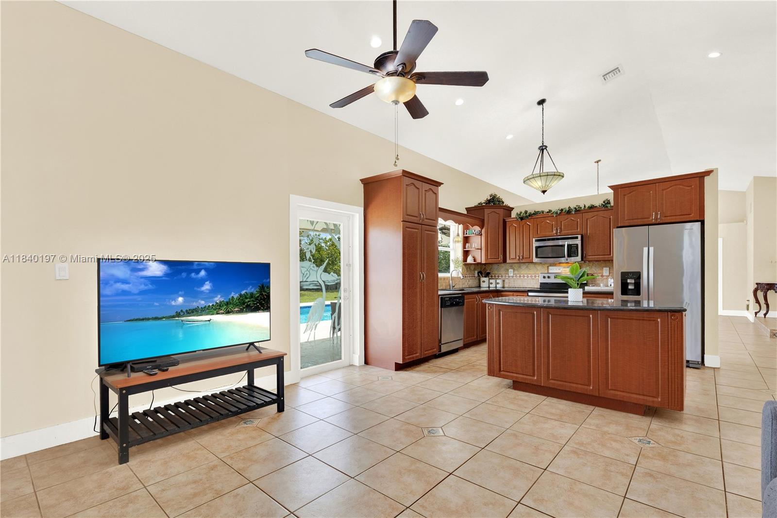 Spacious Redland Home in Florida on 1/2 Acre with Pool, No HOA, and Room for All Your Toys - Thumbnail 5