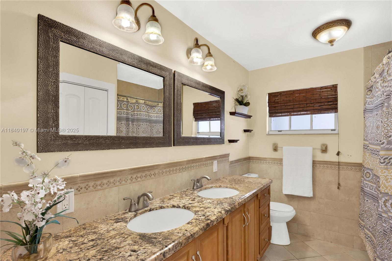 Spacious Redland Home in Florida on 1/2 Acre with Pool, No HOA, and Room for All Your Toys - Thumbnail 13