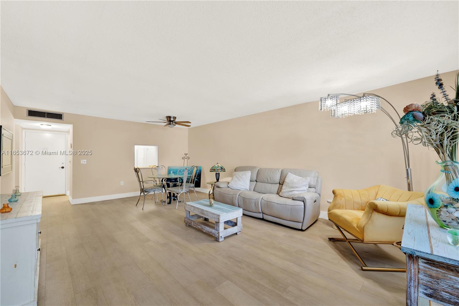 Spacious Redland Home in Florida on 1/2 Acre with Pool, No HOA, and Room for All Your Toys - Thumbnail 4