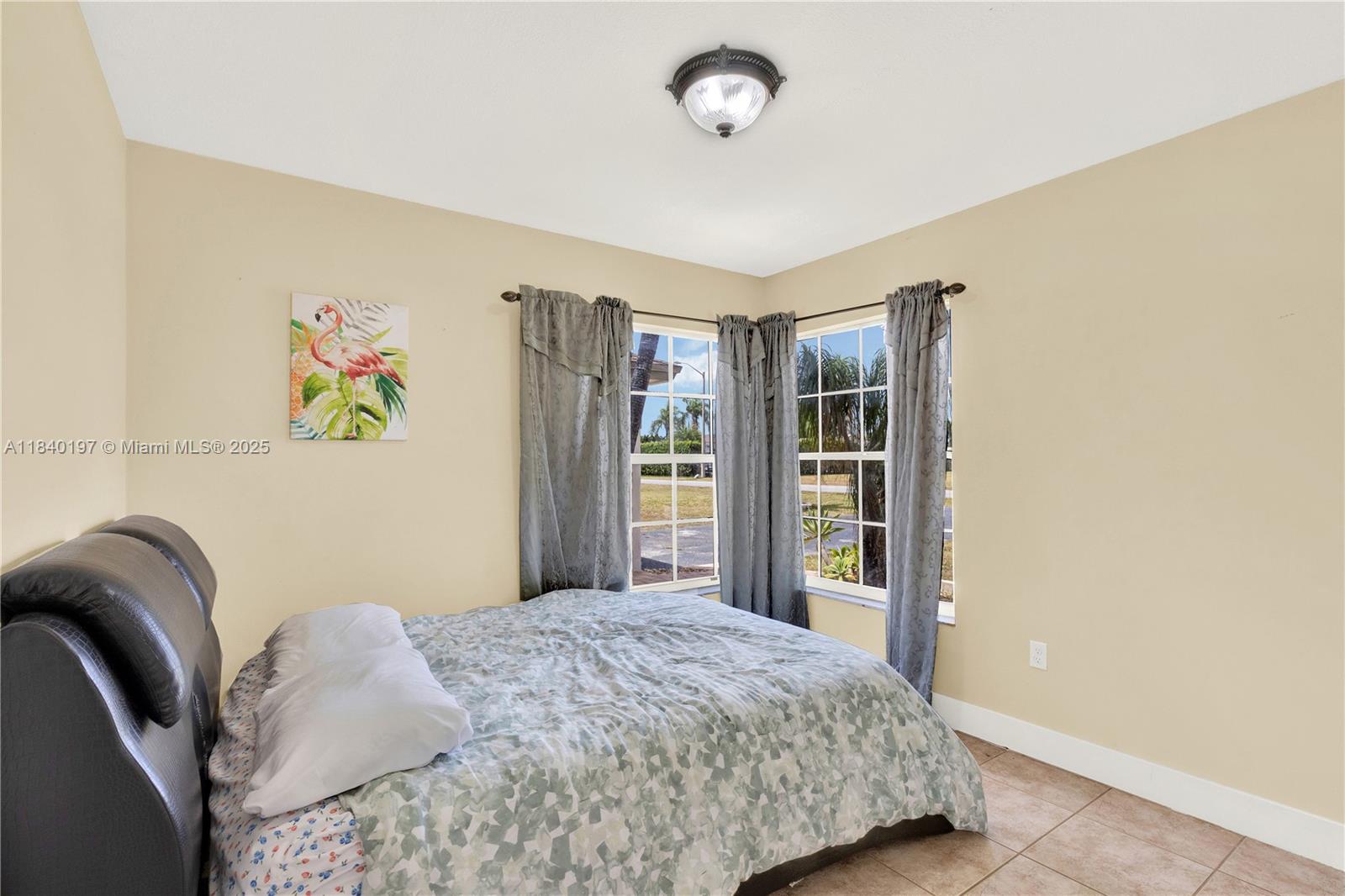 Spacious Redland Home in Florida on 1/2 Acre with Pool, No HOA, and Room for All Your Toys - Thumbnail 14