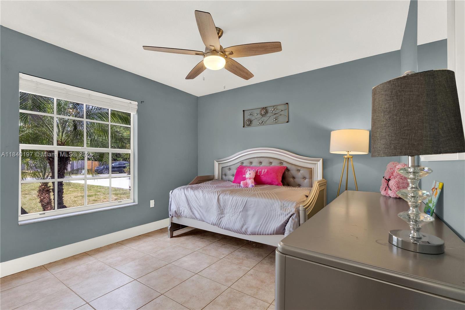 Spacious Redland Home in Florida on 1/2 Acre with Pool, No HOA, and Room for All Your Toys - Thumbnail 15