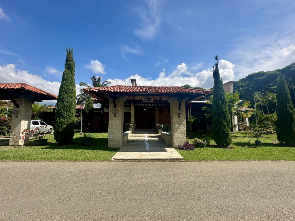 Beautiful Remodeled House in Las Mercedes – Jamundí, Valle del Cauca, Colombia - Thumbnail 2