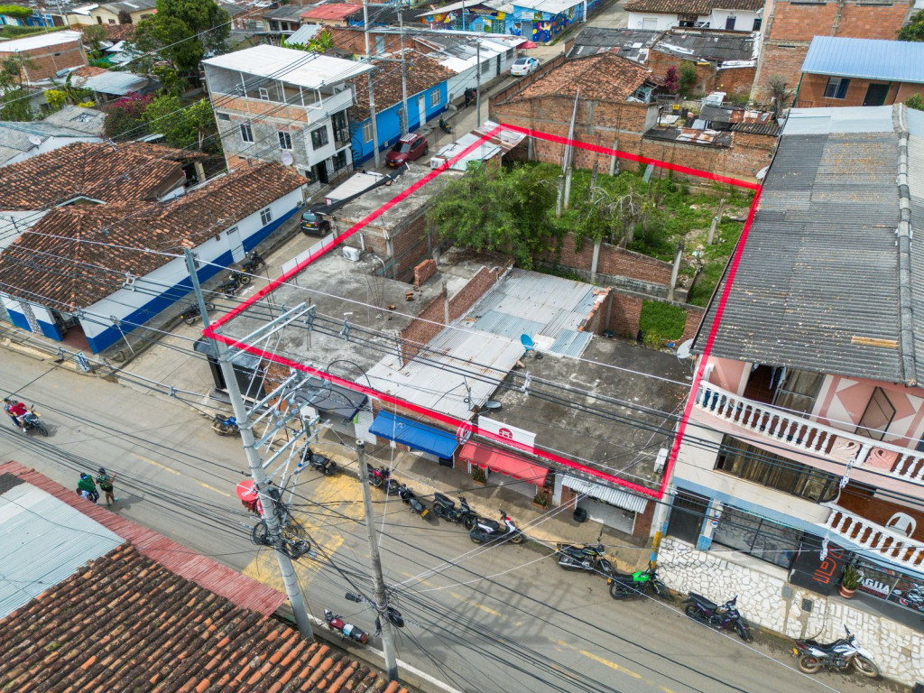 Income-Producing Commercial Lot with 7 Retail Units – (Central Dagua, Valle del Cauca, Colombia)