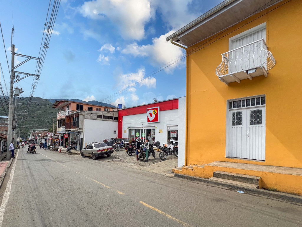 Income-Producing Commercial Lot with 7 Retail Units – (Central Dagua, Valle del Cauca, Colombia) - Thumbnail 3