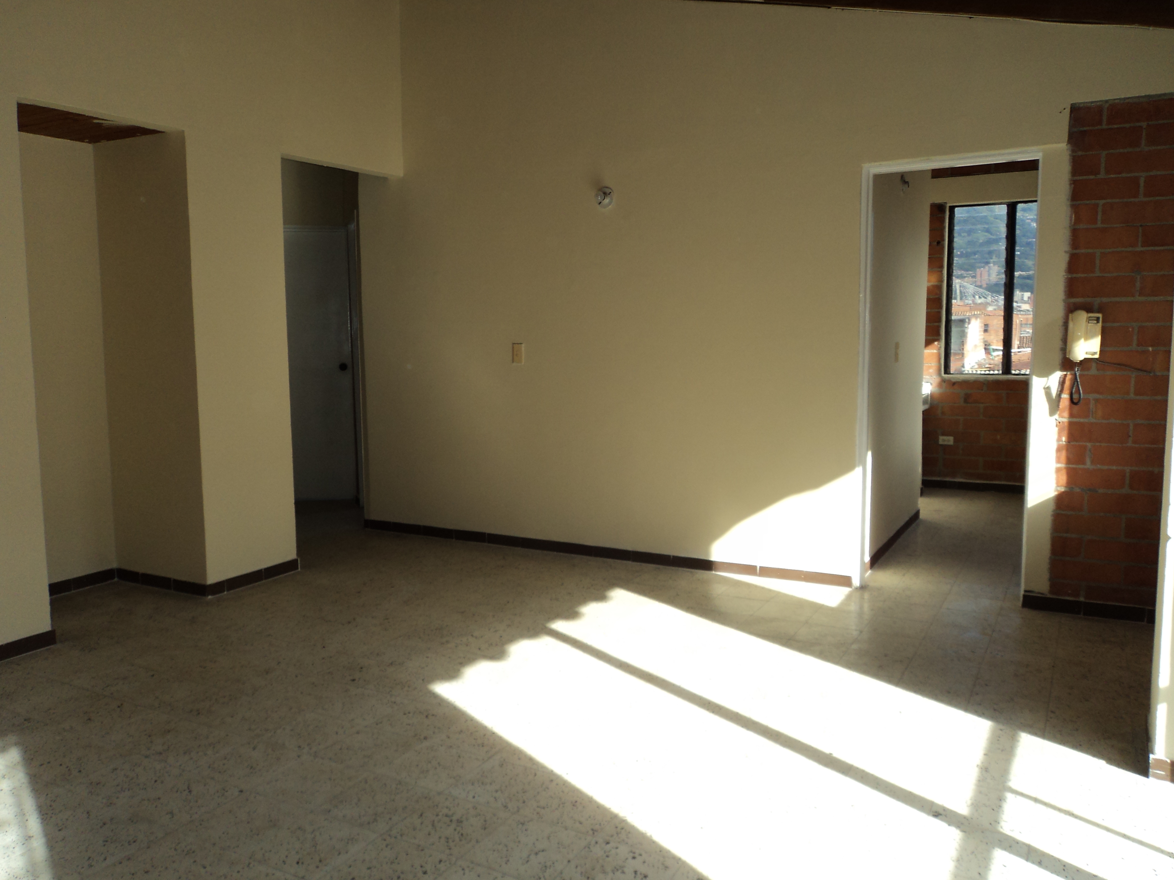 10 Unit Building in Medellin, Colombia - Thumbnail 4