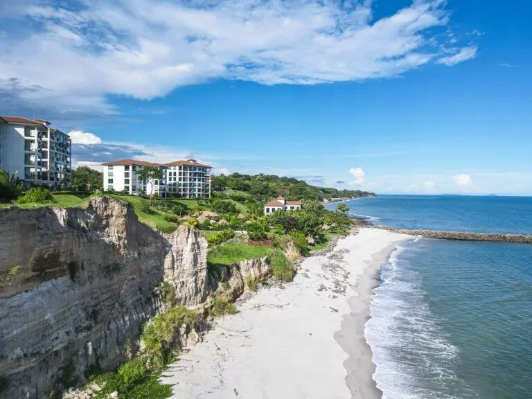 2-Bedroom, 2-Bath Condo in Ensenada Beach Front Resort, San Carlos, Panama - Thumbnail 4