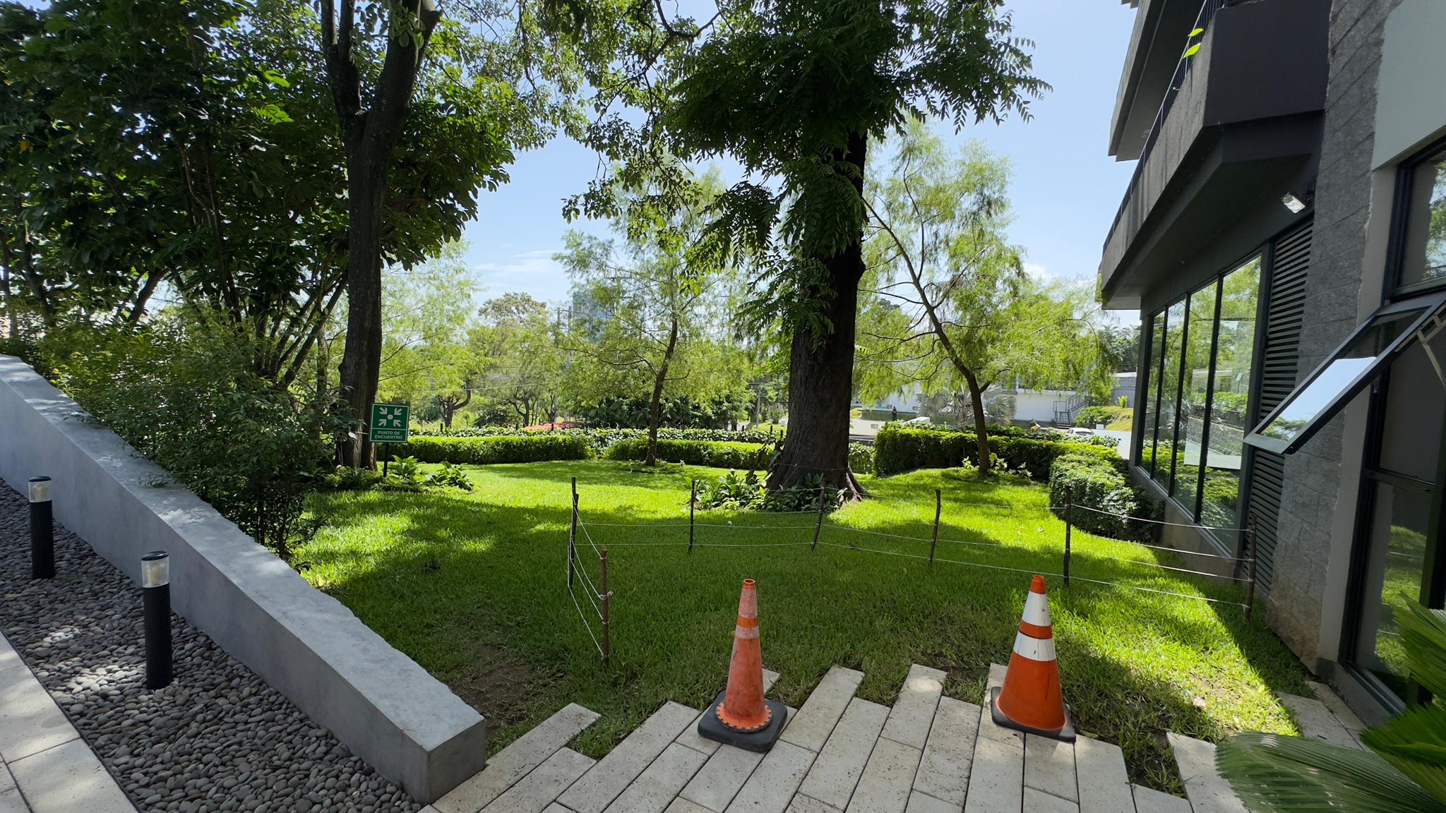 Apartment with Panoramic Views in Torre Trè Lum – Col. La Mascota El Salvador - Thumbnail 3