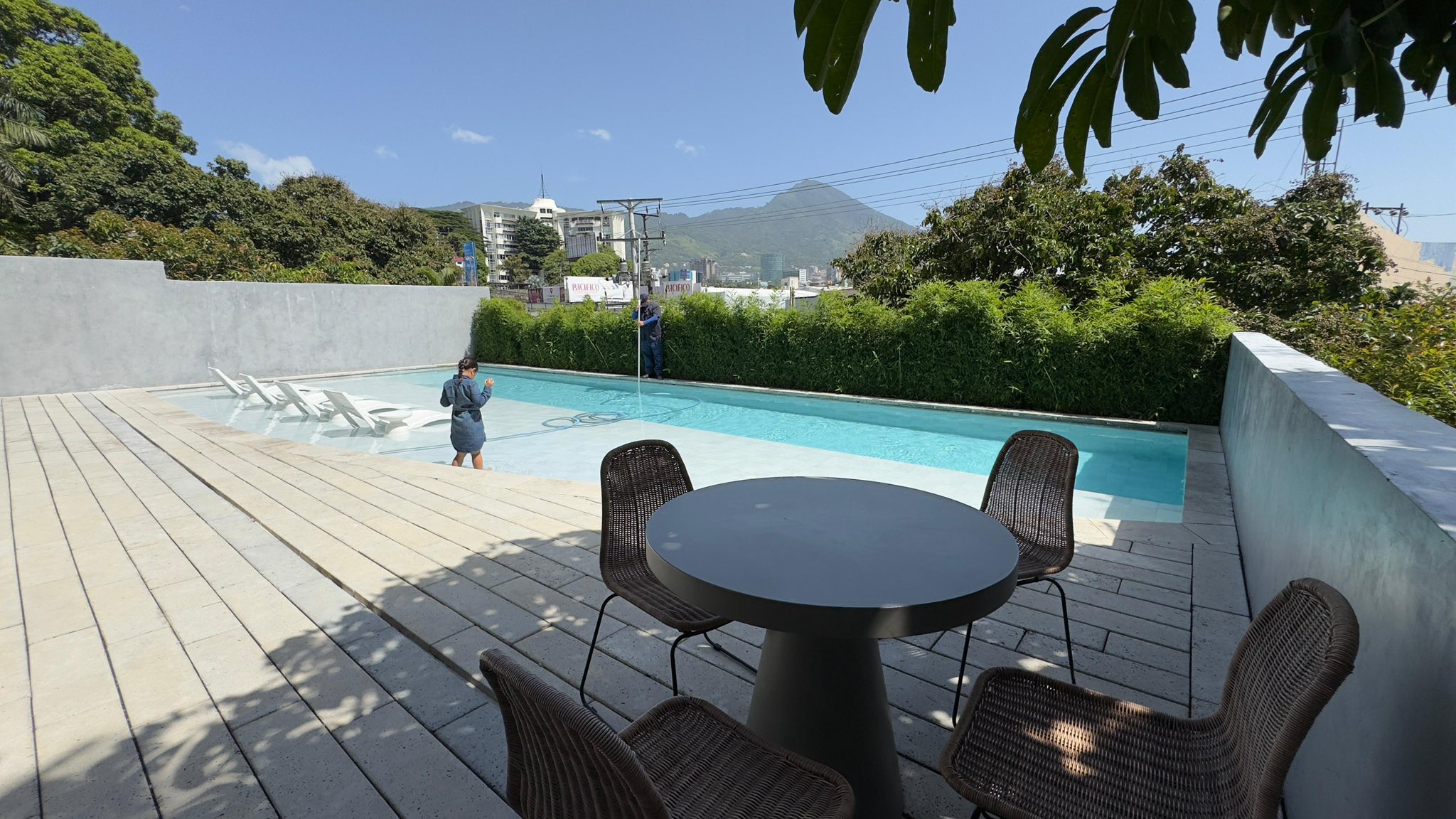 Apartment with Panoramic Views in Torre Trè Lum – Col. La Mascota El Salvador - Thumbnail 2