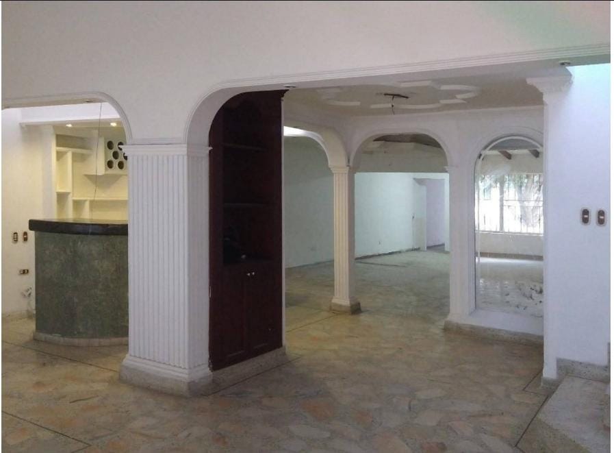 Large House For Sale In Cali Colombia 8 Bedrooms 5 Bathrooms