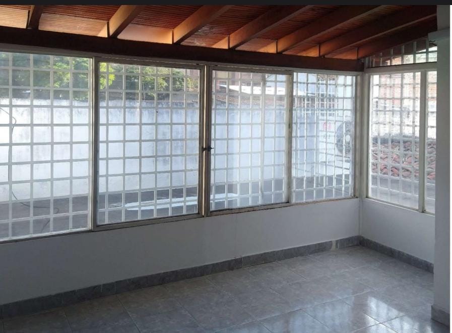 Large House For Sale In Cali Colombia 8 Bedrooms 5 Bathrooms - Thumbnail 2