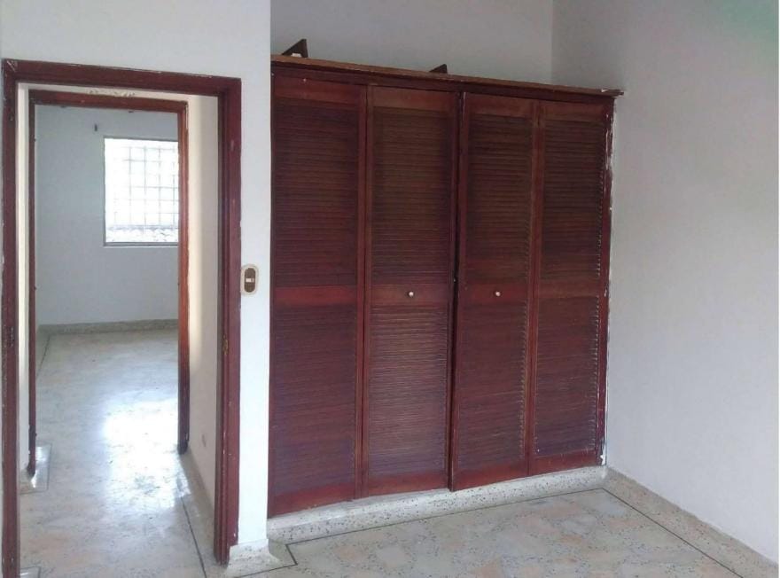 Large House For Sale In Cali Colombia 8 Bedrooms 5 Bathrooms - Thumbnail 3