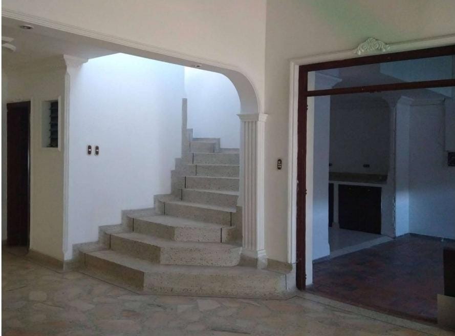 Large House For Sale In Cali Colombia 8 Bedrooms 5 Bathrooms - Thumbnail 9