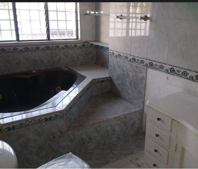 Large House For Sale In Cali Colombia 8 Bedrooms 5 Bathrooms - Thumbnail 6