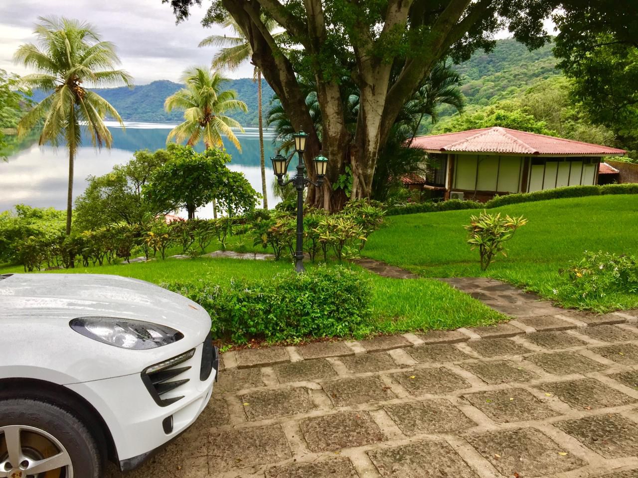 Lakefront Estate with Multiple Homes, Pools & Private Docks – Lago de Coatepeque - El Salvador - Thumbnail 3