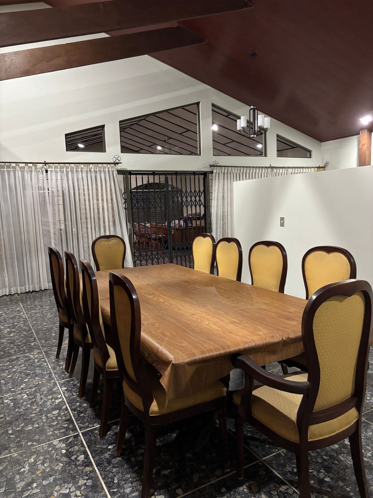 Spacious 4-Bedroom House with Mirador – For Rent in San Salvador - Thumbnail 4