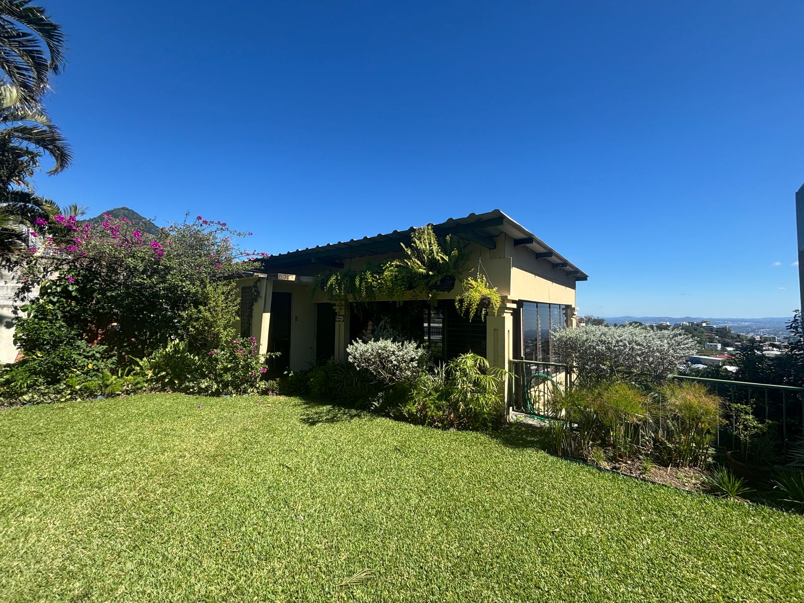 Spacious 4-Bedroom House with Mirador – For Rent in San Salvador - Thumbnail 9