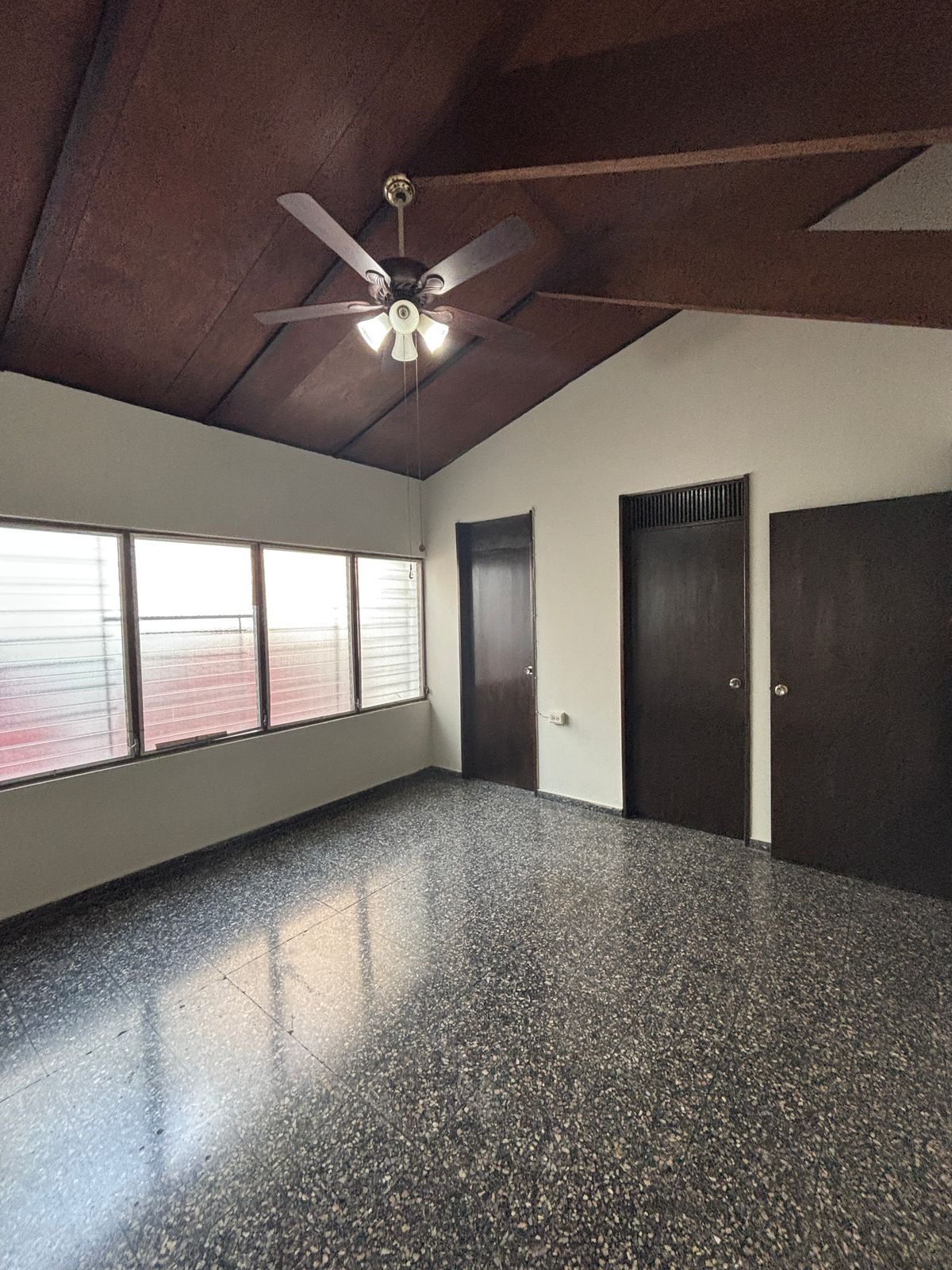 Spacious 4-Bedroom House with Mirador – For Rent in San Salvador - Thumbnail 12