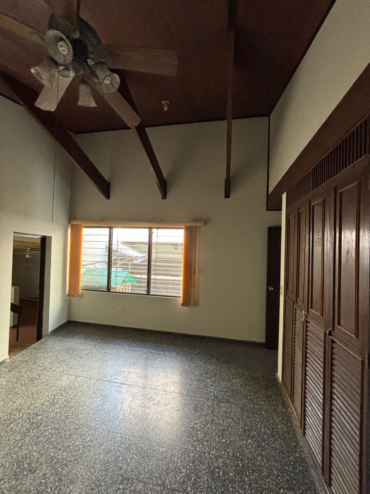 Spacious 4-Bedroom House with Mirador – For Rent in San Salvador - Thumbnail 7