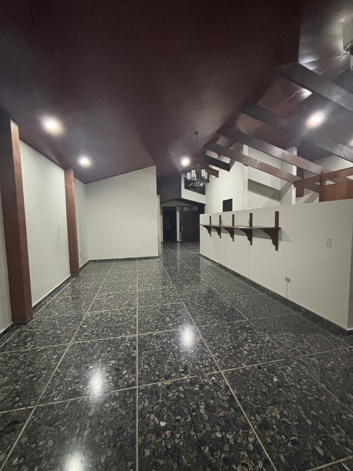 Spacious 4-Bedroom House with Mirador – For Rent in San Salvador - Thumbnail 2