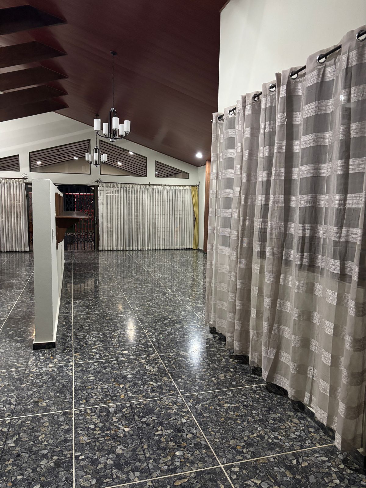 Spacious 4-Bedroom House with Mirador – For Rent in San Salvador - Thumbnail 3