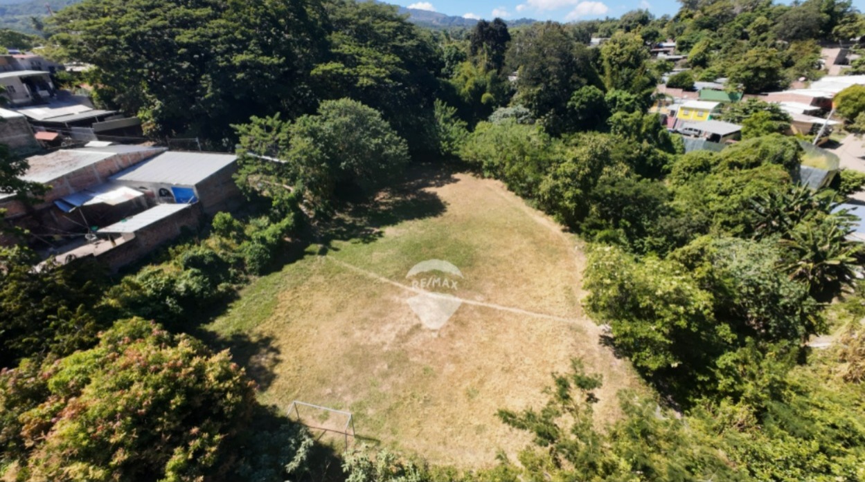 TERRENO POR IGLESIA EL CALVARIO - SAN VICENTE EN VENTALAND FOR SALE NEAR EL CALVARIO CHURCH - SAN VICENTE, EL SALVADOR