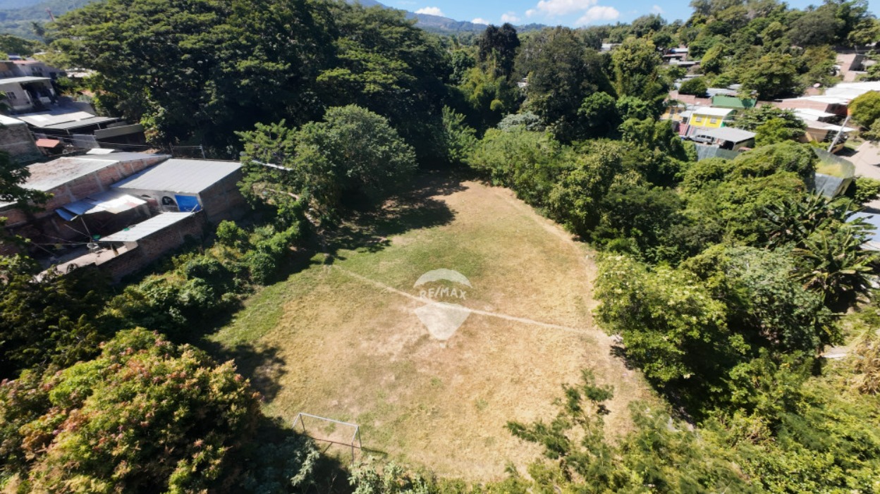 TERRENO POR IGLESIA EL CALVARIO - SAN VICENTE EN VENTALAND FOR SALE NEAR EL CALVARIO CHURCH - SAN VICENTE, EL SALVADOR - Image 4