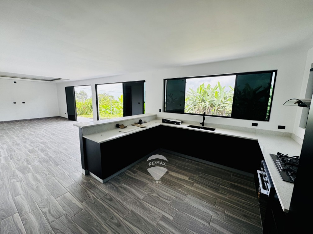 Casa nueva, moderna y con vista al Oceano Pacifico;zona comasagua - Image 6