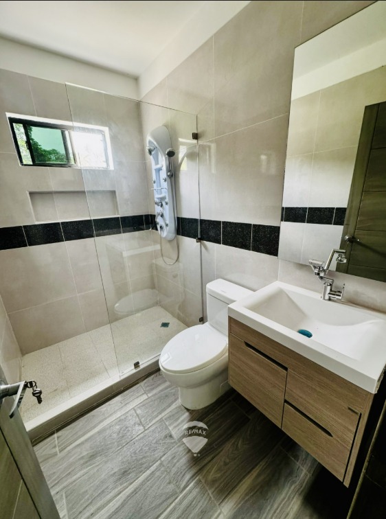 Casa nueva, moderna y con vista al Oceano Pacifico;zona comasagua - Image 3