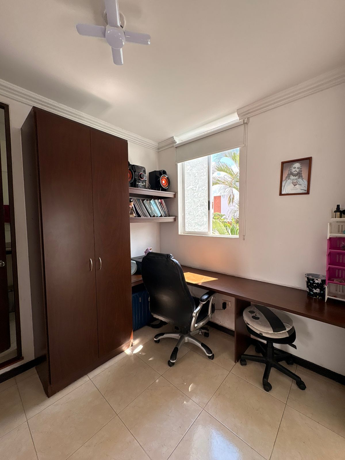 Beautiful and modern three-bedroom house. - Image 12