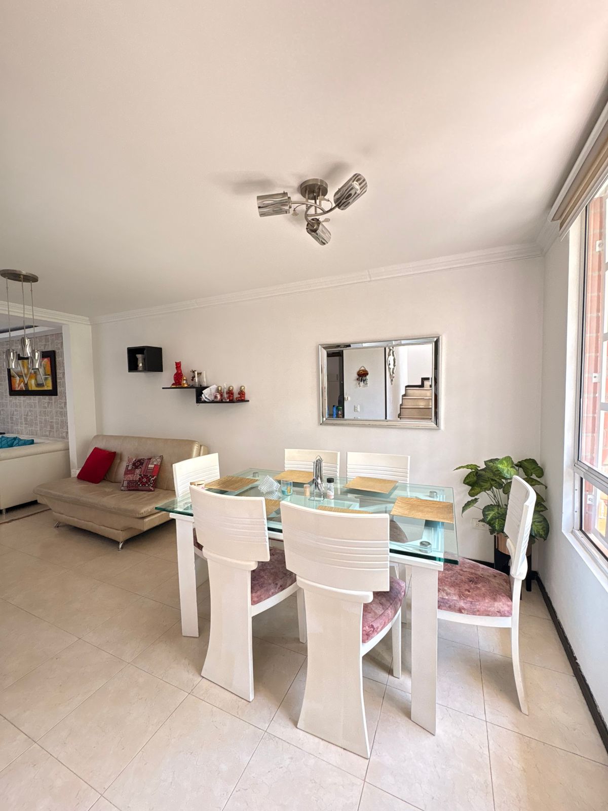 Beautiful and modern three-bedroom house. - Image 8
