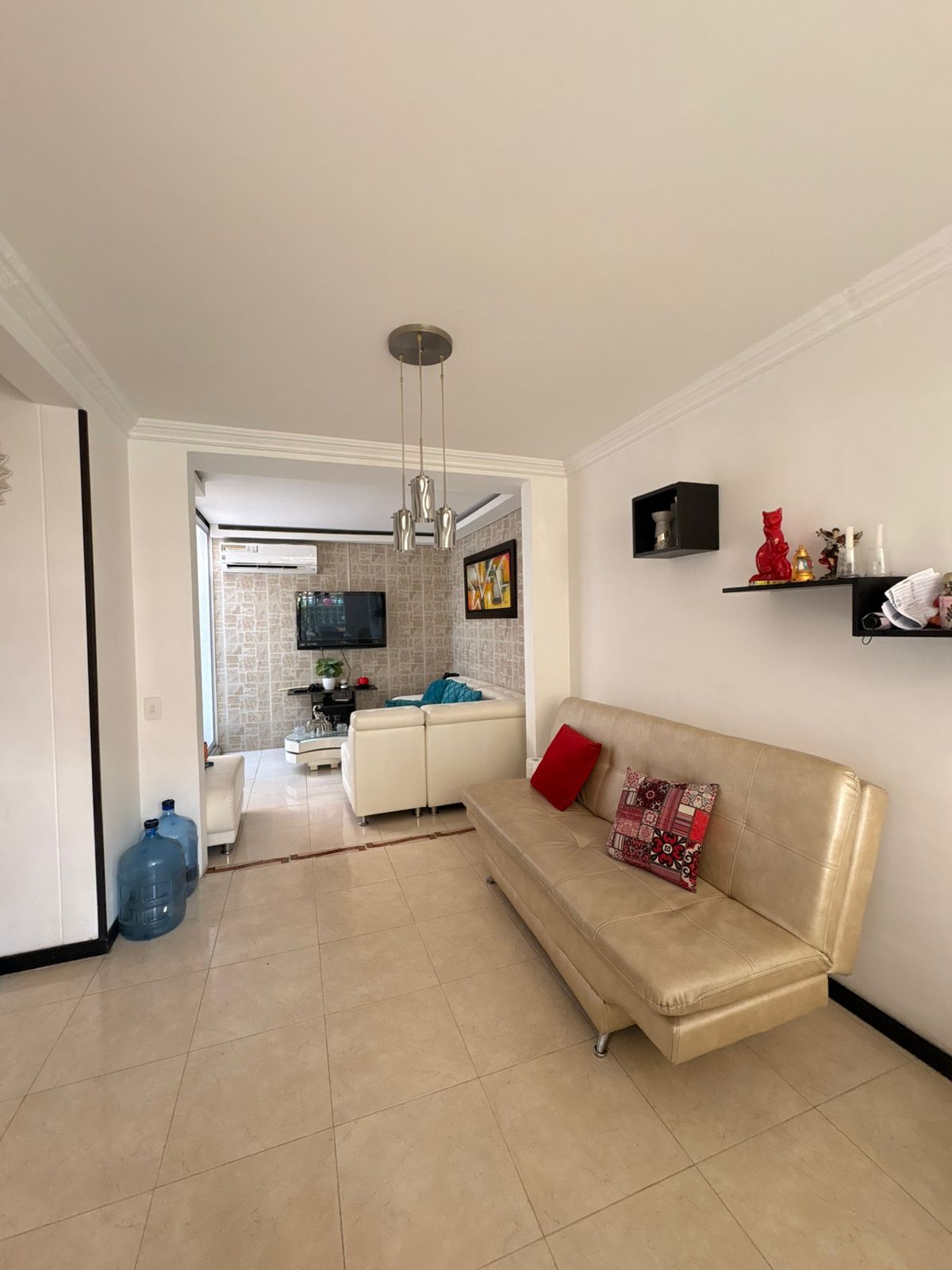 Beautiful and modern three-bedroom house. - Image 19