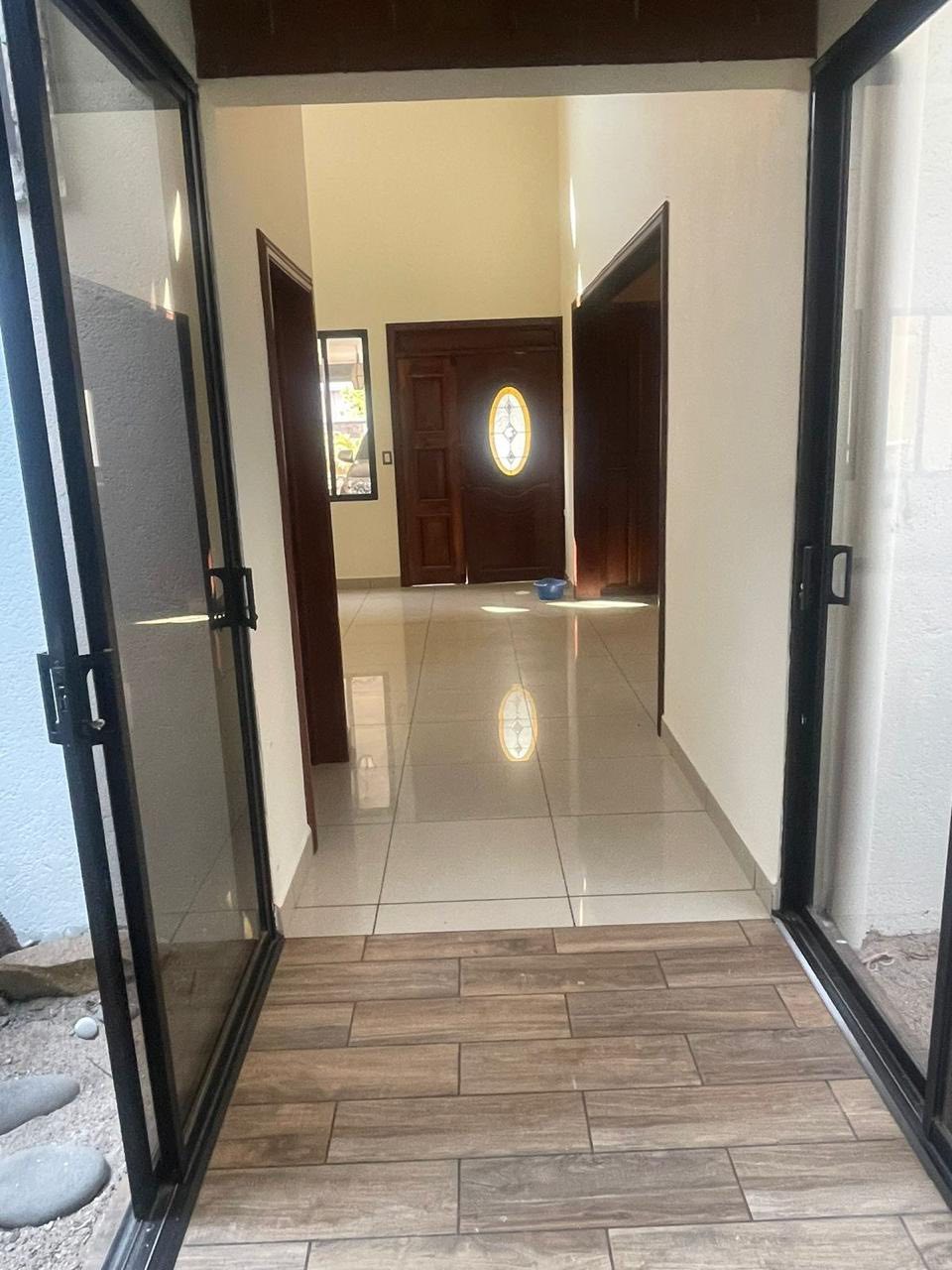 Elegant Family Home in Residencial El Sitio, San Miguel - Image 9