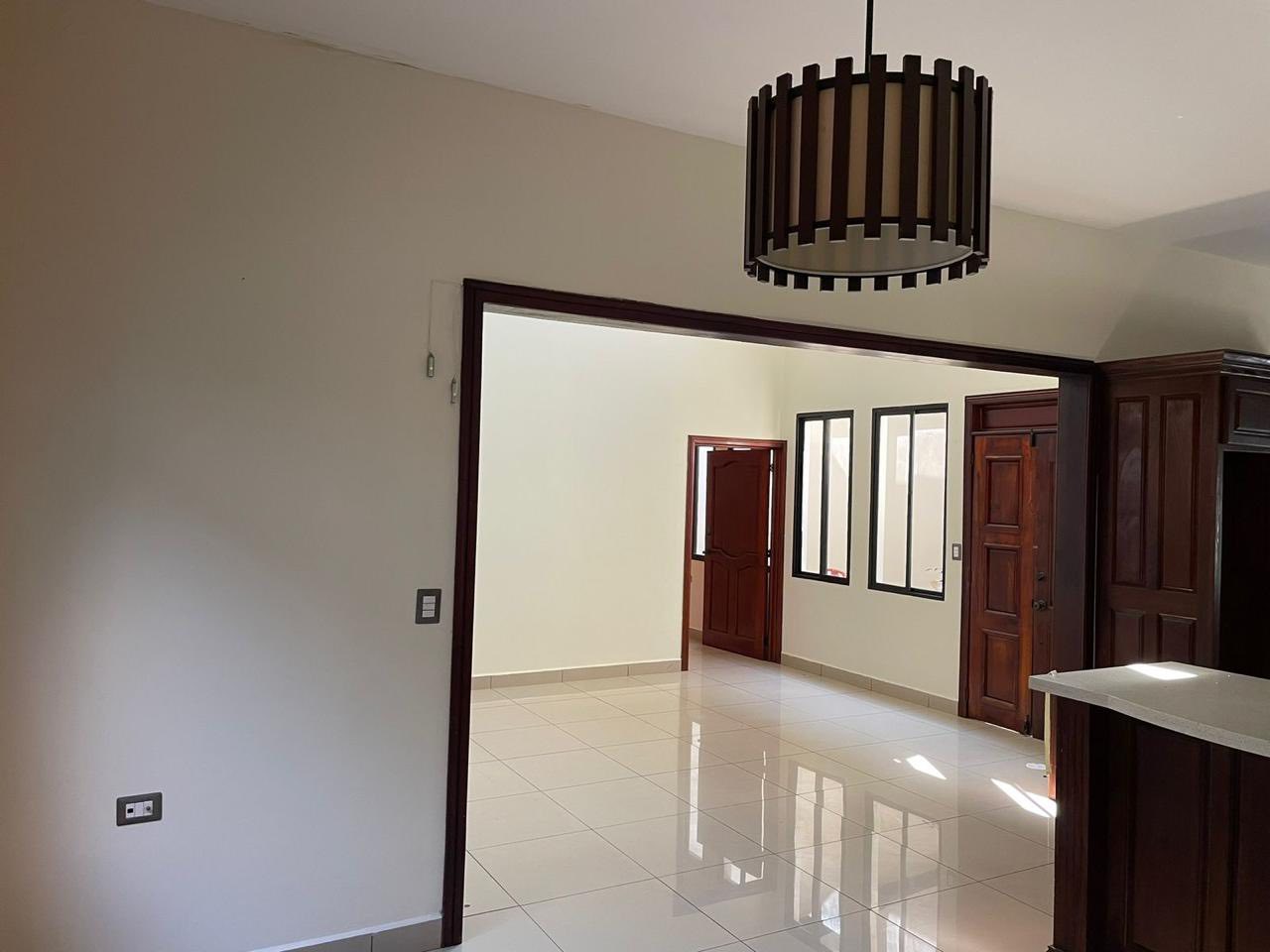 Elegant Family Home in Residencial El Sitio, San Miguel - Image 10