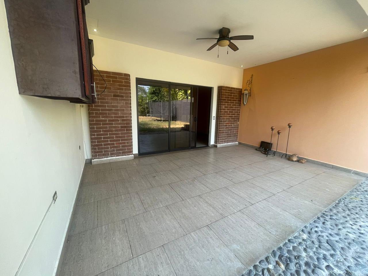 Elegant Family Home in Residencial El Sitio, San Miguel - Image 7