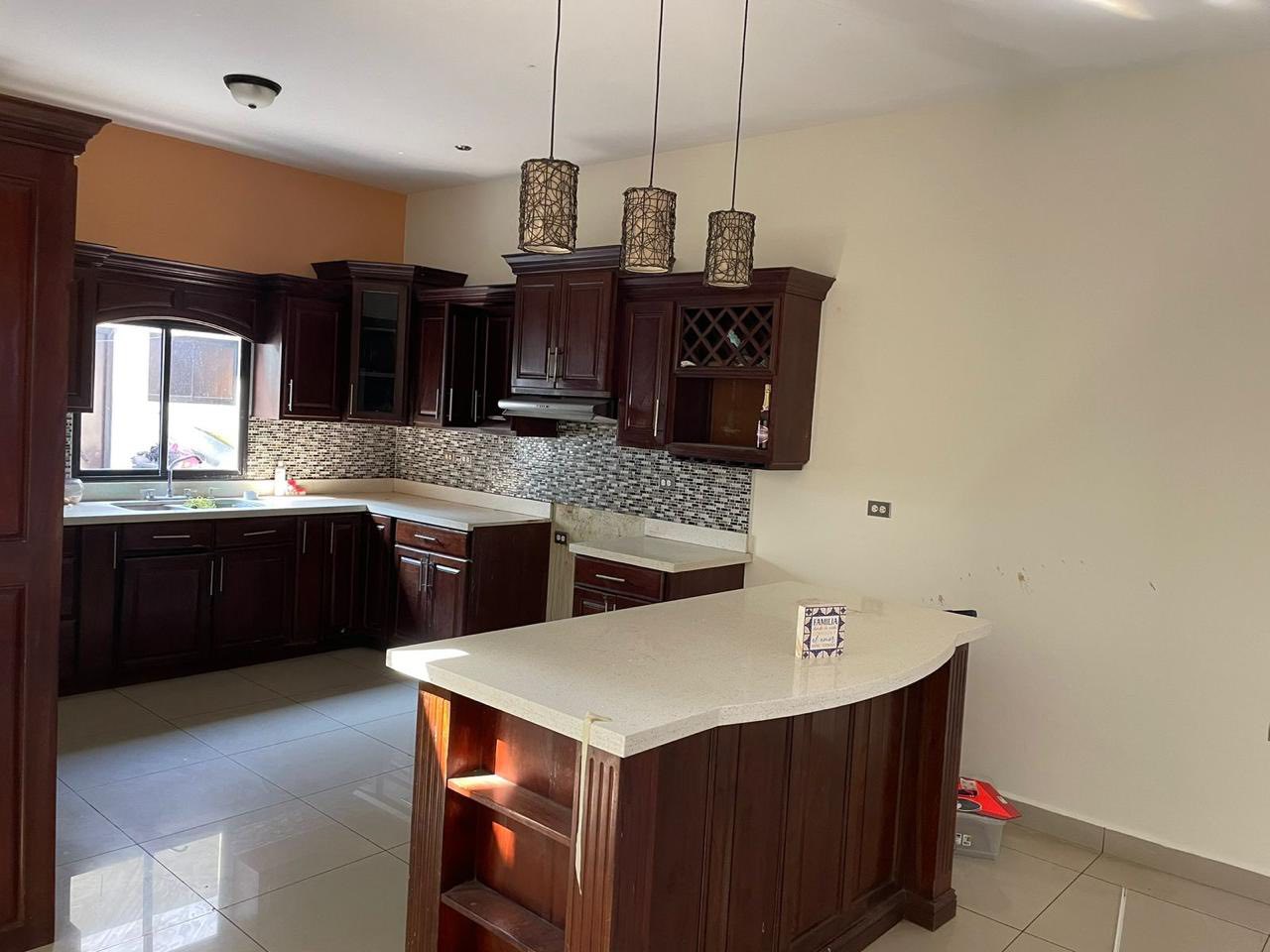 Elegant Family Home in Residencial El Sitio, San Miguel - Image 13