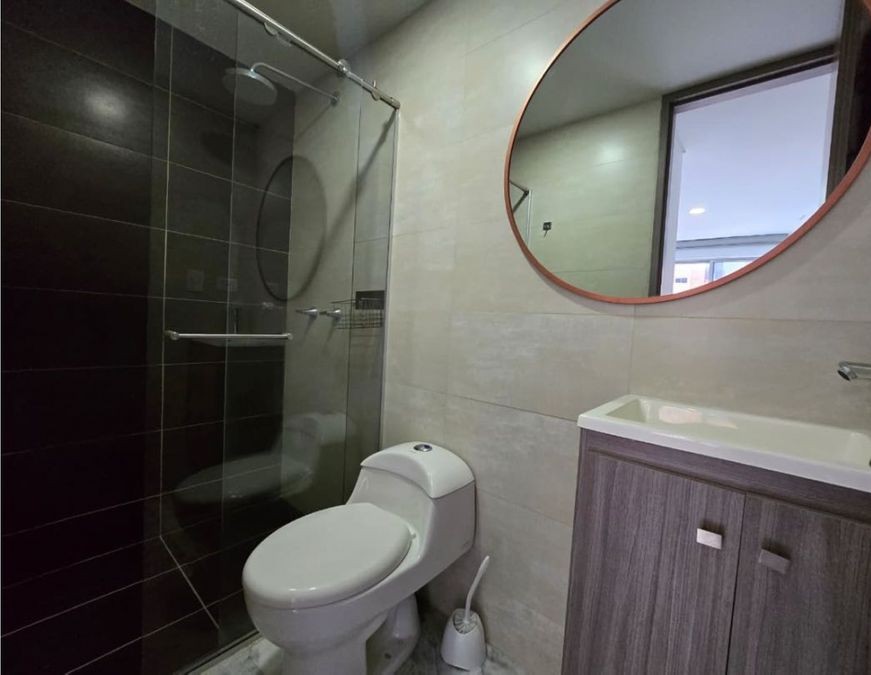 Exclusive 3-Bedroom Apartment in Laureles, Medellín - Image 2